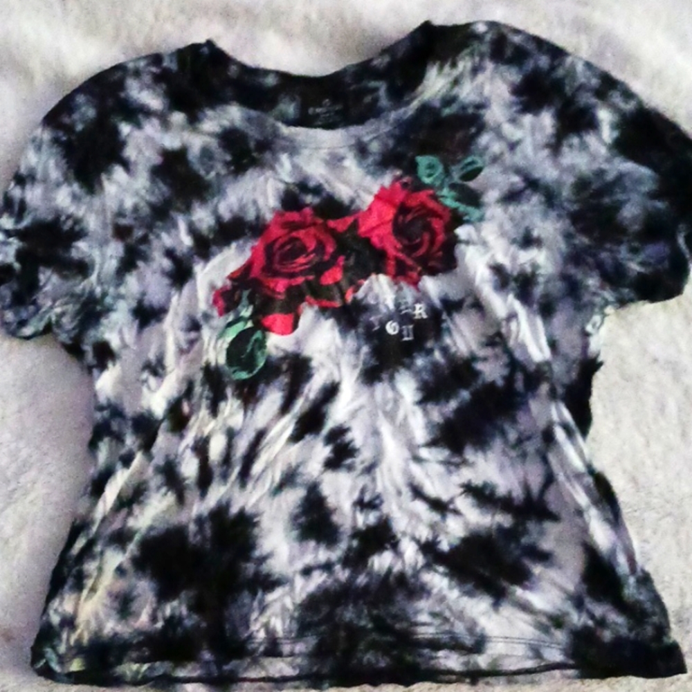 Black and White Roses Crop Top